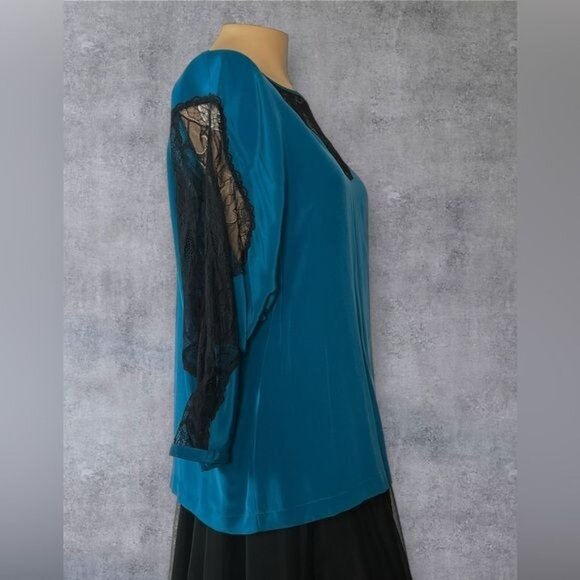 Simply Chloe Dao Silk & Lace Blouse – Size M - Picture 4 of 7